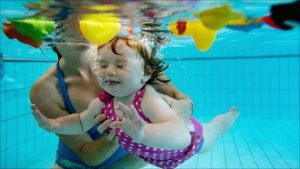 trẻ mấy tuổi có thể học bơi được