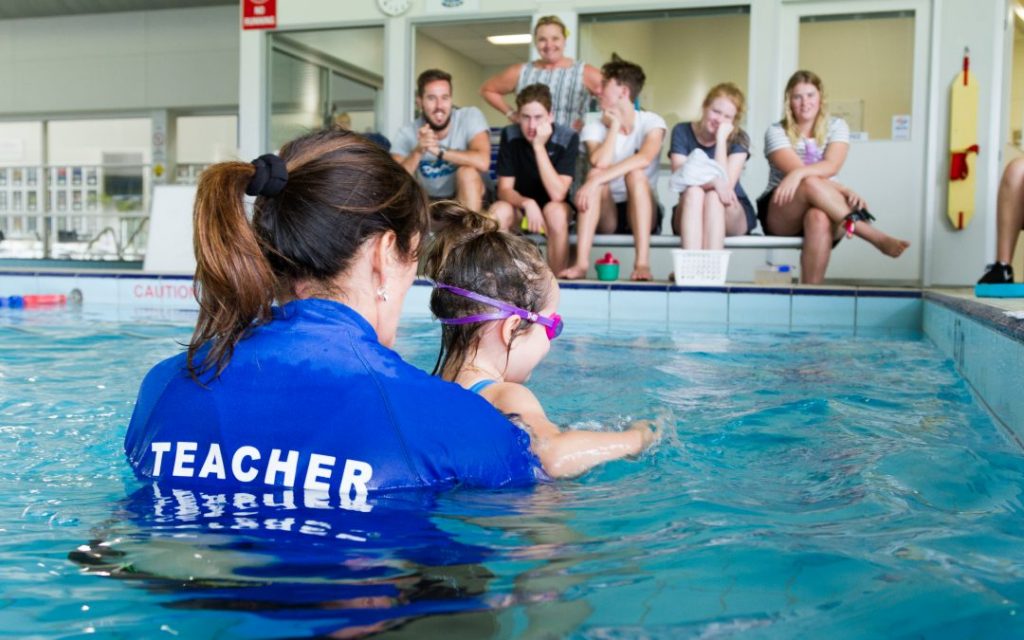 giáo viên dạy bơi tại tphcm